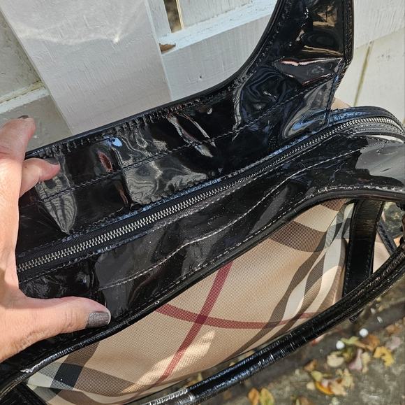 Burberry Ashmore Supernova Shoulder Bag [Authentic] - Picture 9 of 16